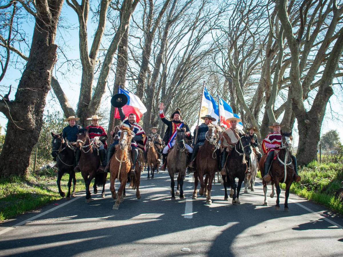 Histórica Cabalgata ‘Por los Caminos de O'Higgins’ enamora a Bulnes con aventura y tradición