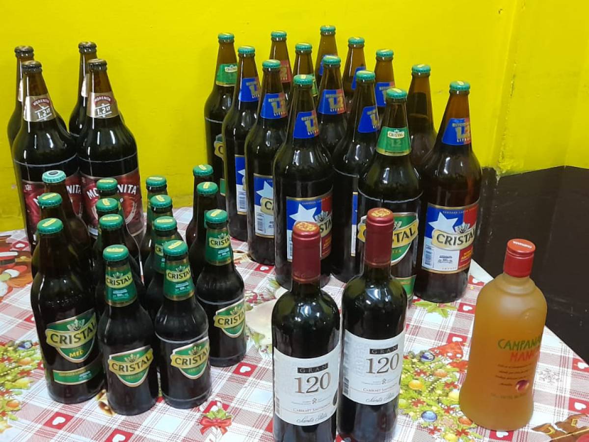 Inspectores municipales con apoyo de Carabineros decomisaron bebidas alcohólicas en local con patente vencida en Paseo La Merced