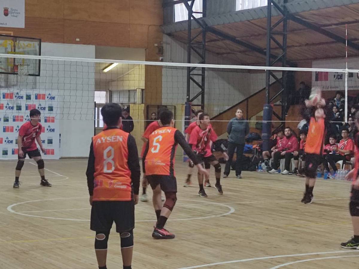 Épico duelo en el Vóleibol Masculino Sub 14: Chillán se impone a Coyhaique en la Final Nacional