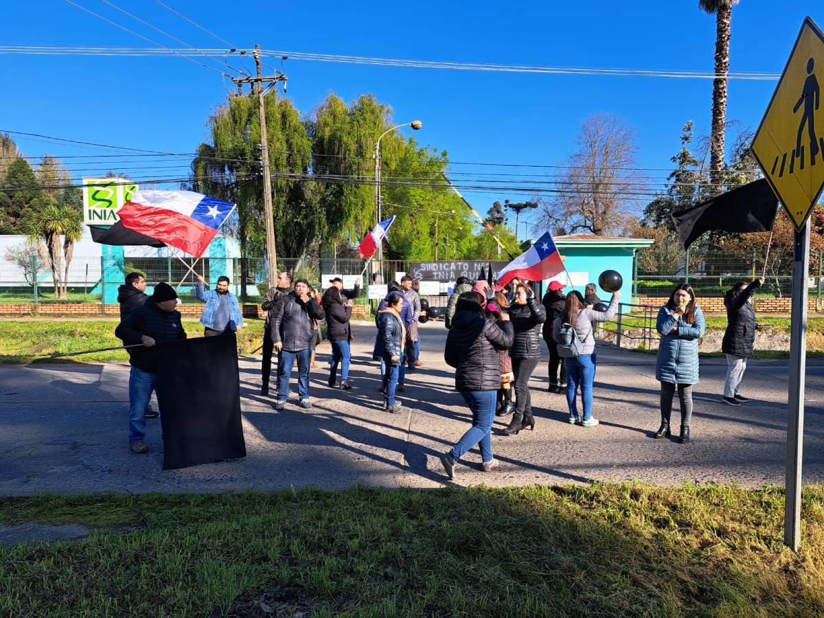 Trabajadores de INIA Quilamapu iniciaron esta mañana en Chillán una serie de movilizaciones por temas laborales 