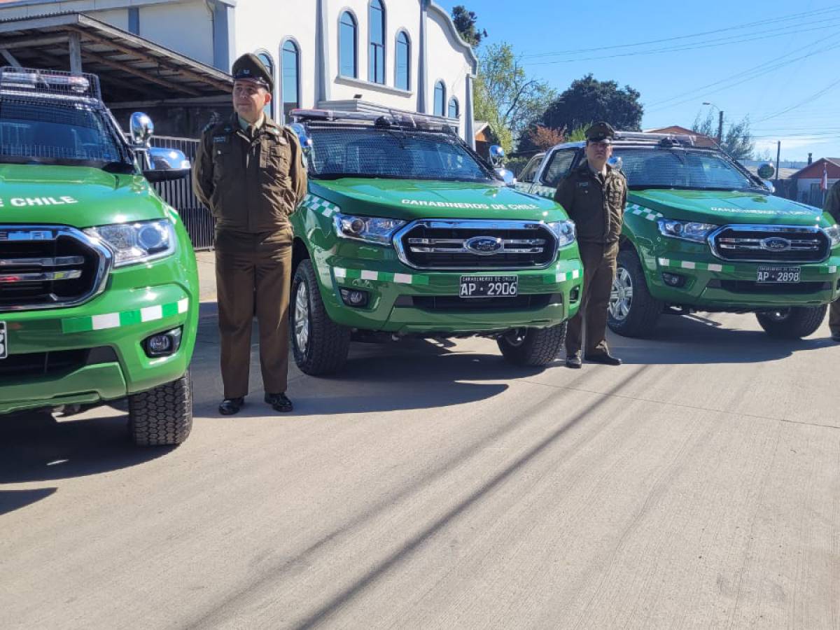 Carabineros recibió 8 camionetas policiales para cuarteles de Ñuble