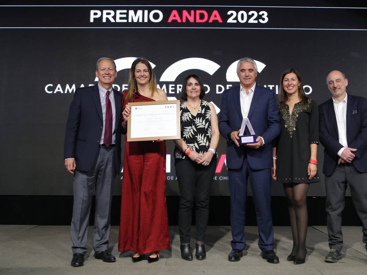 Cámara de Comercio de Santiago, galardonada con el Premio ANDA, proyecta ventas de e-commerce por US$ 11.500 millones en 2024