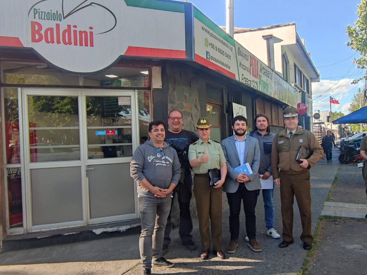 Seremi de Economía y Jefa de Zona de Carabineros visitan Barrio Comercial de Chillán y se reúnen con sus comerciantes