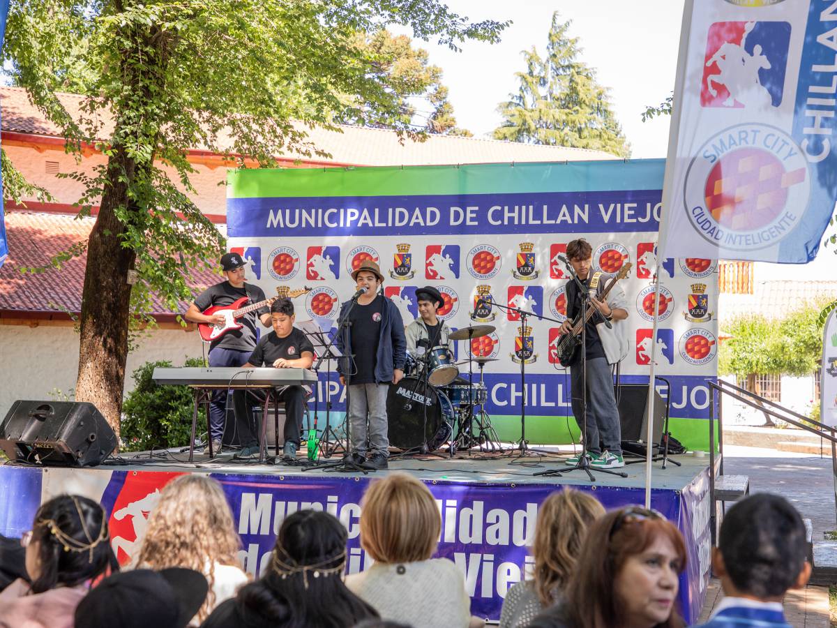 CON FERIA-CARNAVAL MUNICIPIO CHILLANVEJANO FESTEJÓ EL DÍA  INTERNACIONAL DEL DERECHO DEL NIÑO