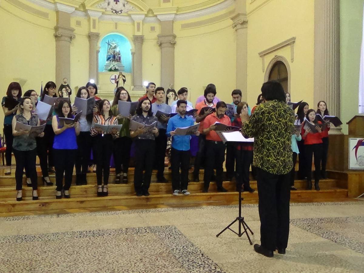 Coro Silla del Sol canta variados estilos en el Convento Trinitario de San Carlos