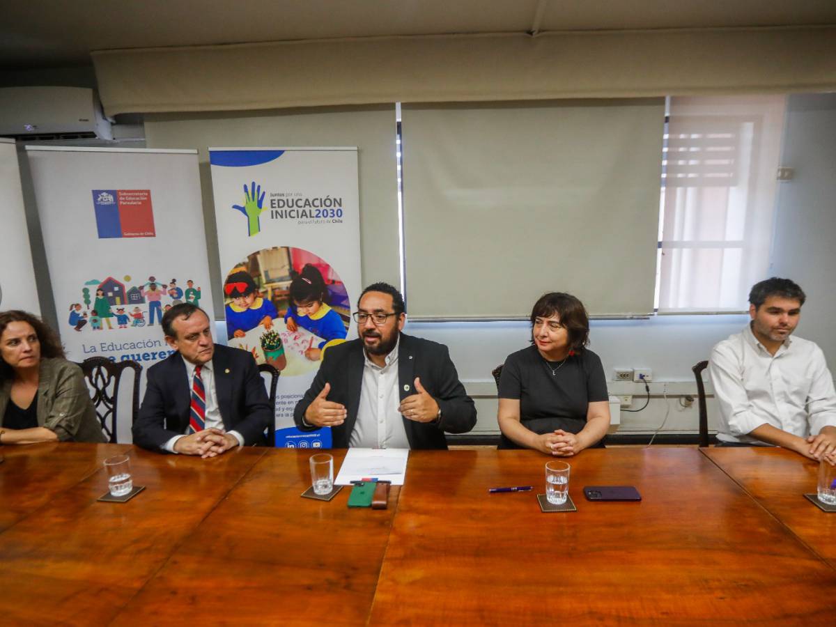 Educación Inicial 2030: Subsecretaría de Educación Parvularia y Universidad Católica firman convenio para fortalecer el primer nivel educativo 