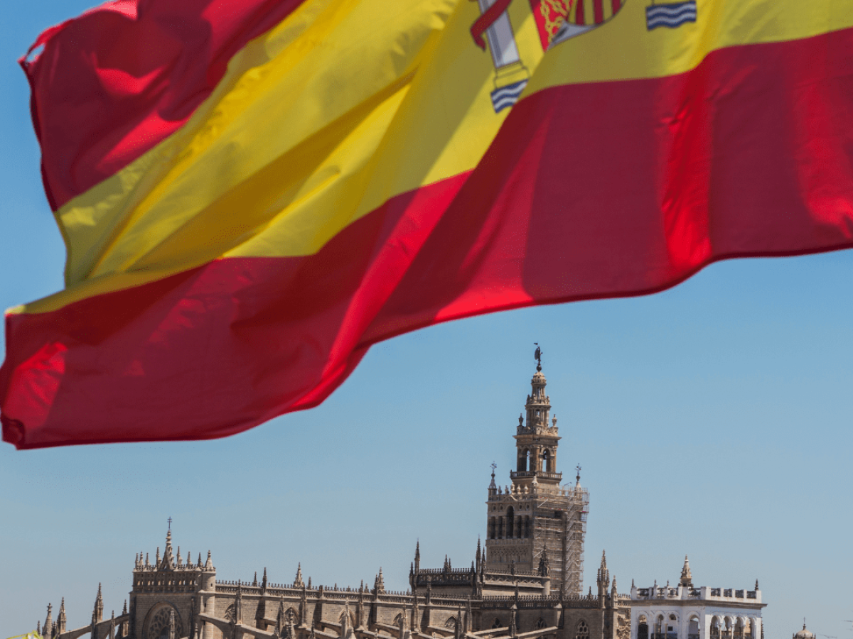 Expertos llaman a la calma ante anuncio del fin de la Golden Visa en España 