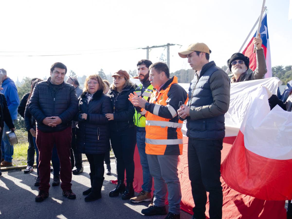 Vecinos de Quión y Bulnes cortaron la ruta N48 en protesta por el atraso en trabajos de conservación