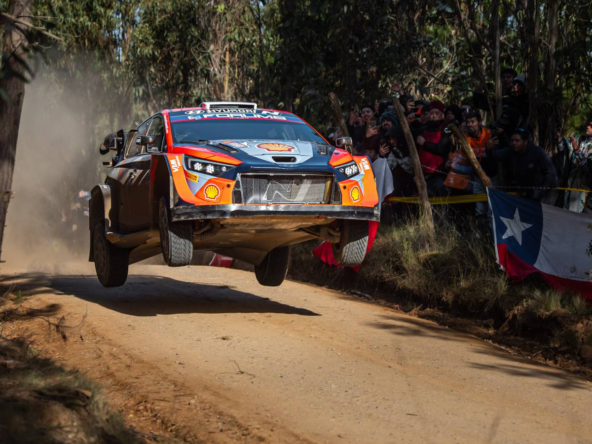 ELFYN EVANS VOLÓ ALTO EN PRIMERA ETAPA  DEL RALLY CHILE BIOBÍO