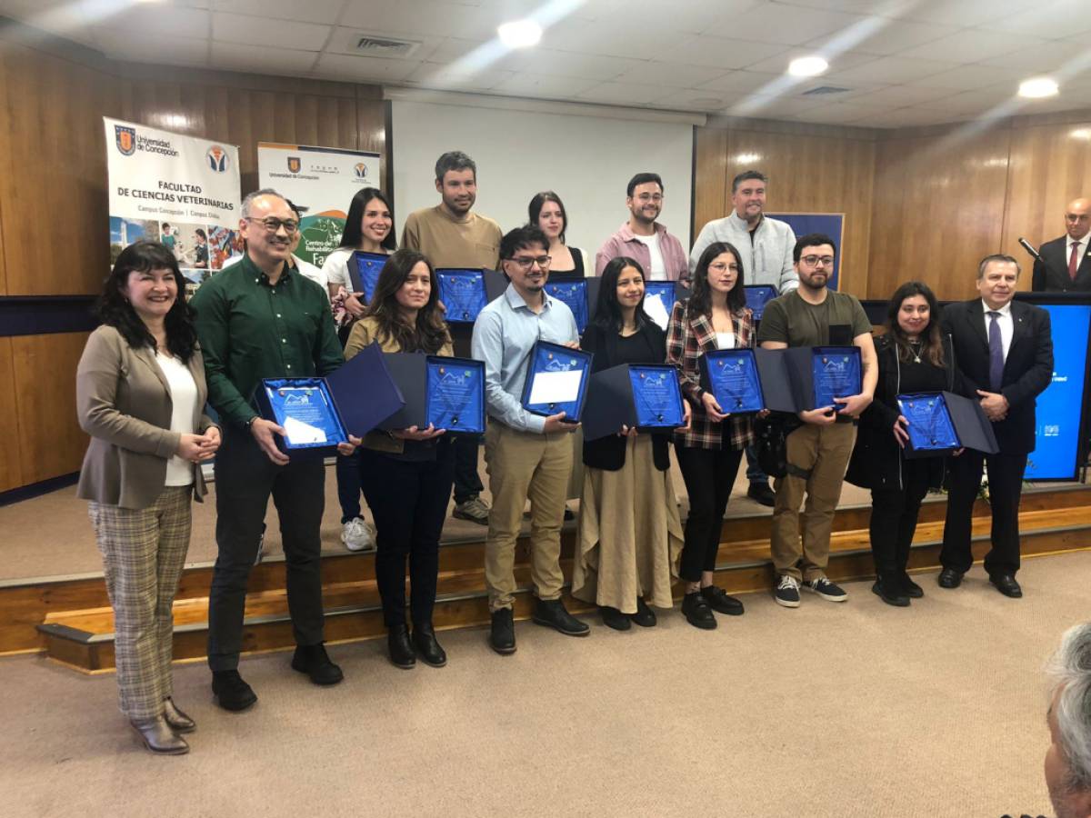 Emotiva ceremonia de conmemoración del aniversario 50 desde que la carrera de medicina veterinaria se imparte en el Campus Chillán y 20 aniversario del CRFS-UdeC