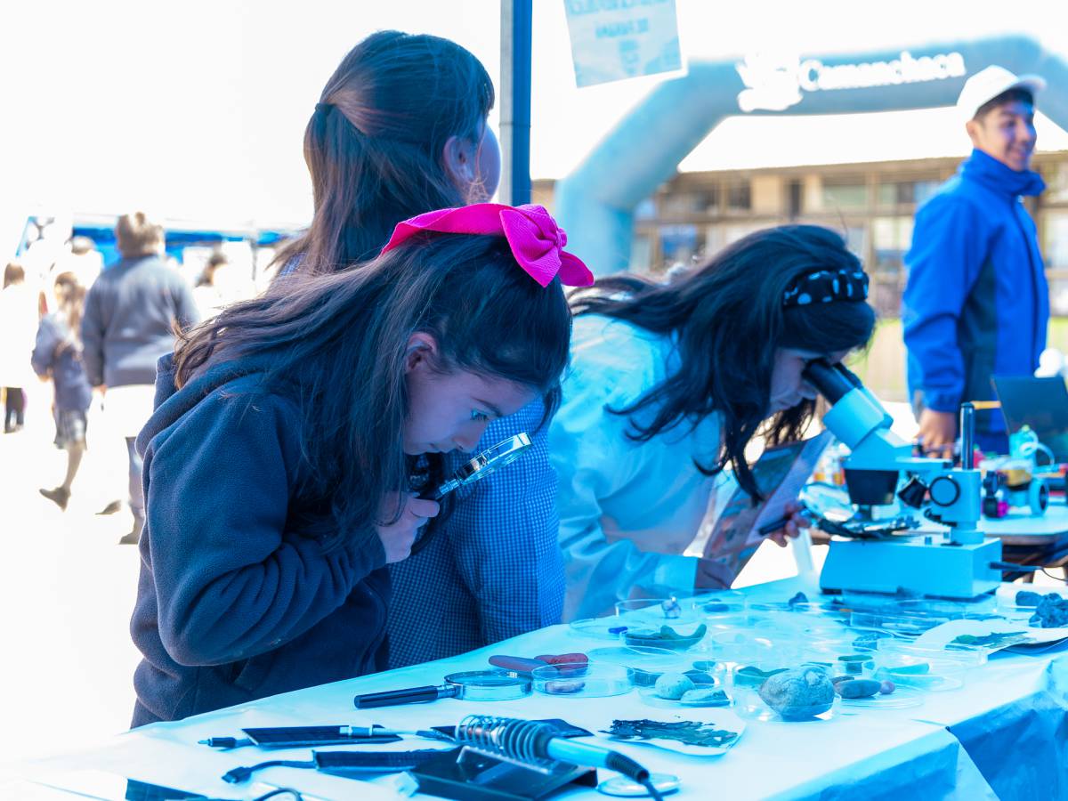 Feria de Ciencia y Robótica Escolar en Tomé inspiró a más de 600 asistentes