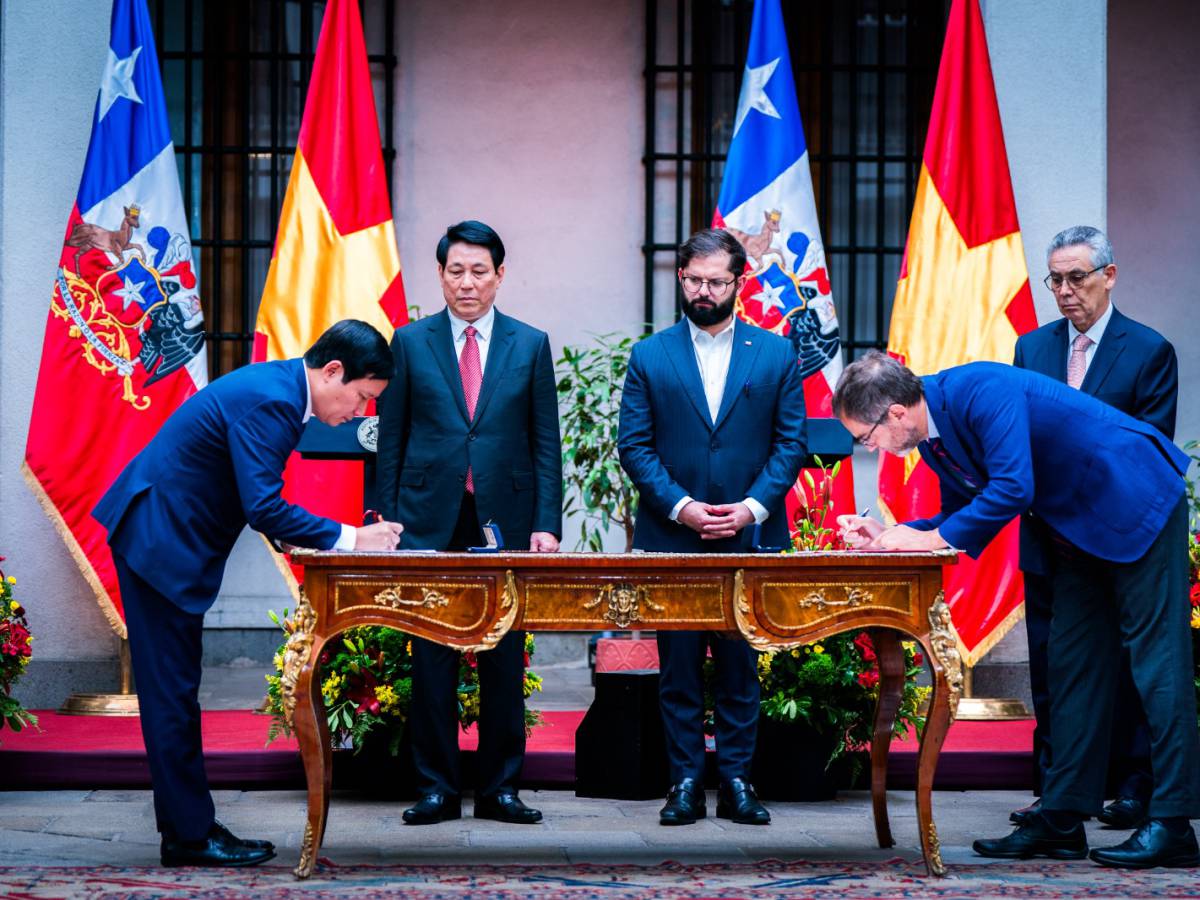 ProChile firma acuerdo con cámara de comercio e Industria de Vietnam para fortalecer las relaciones comerciales de ambos países