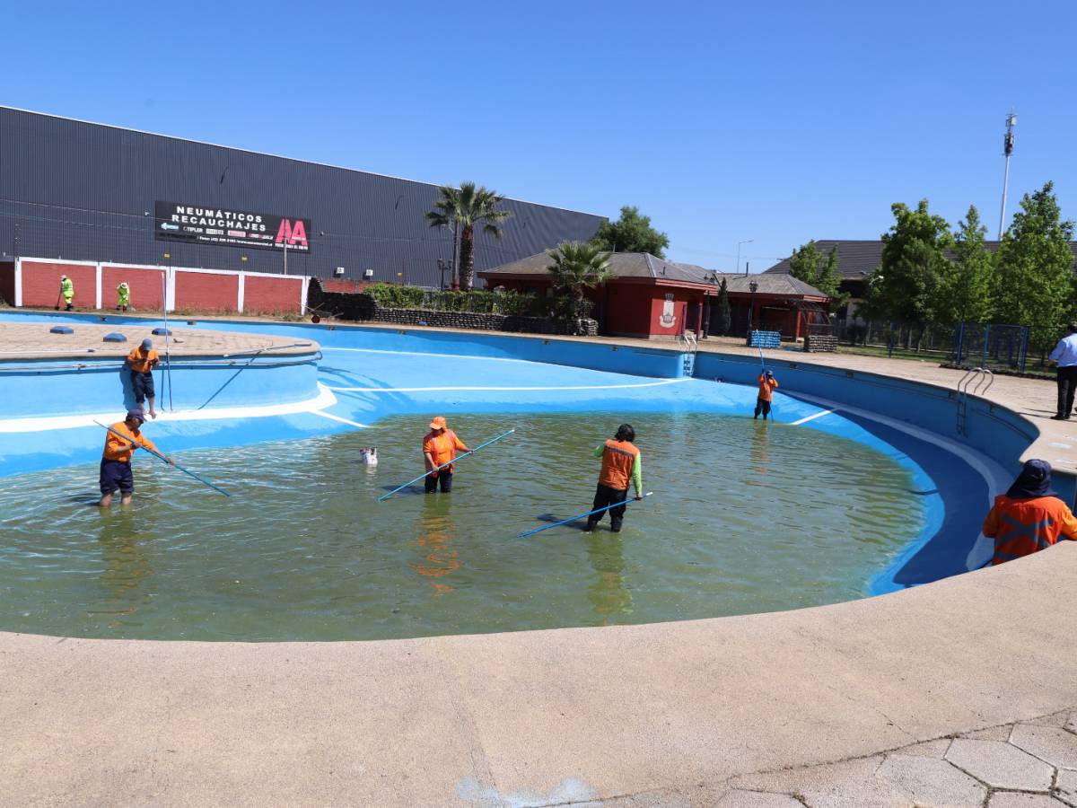 Municipio Chillanvejano trabaja a toda máquina para el inicio de temporada de piscina