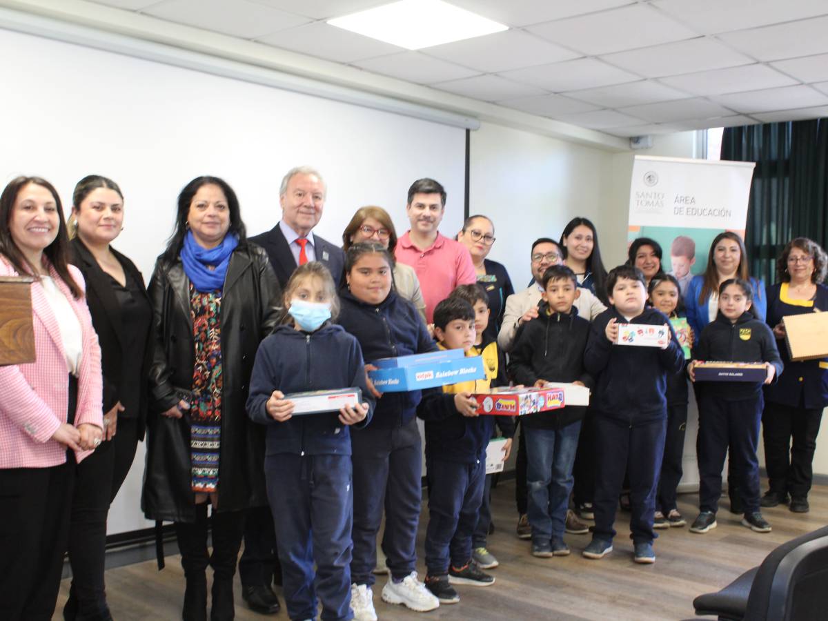 Santo Tomás culmina proyecto de estimulación temprana en la Escuela Cardenal José María Caro