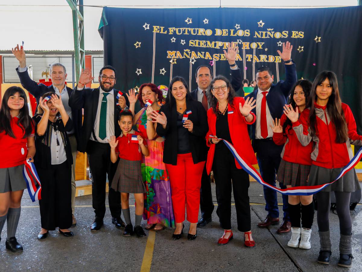 Ministro de Educación cerró el año escolar 2024 con inauguración de obras en escuela de Quinta Normal