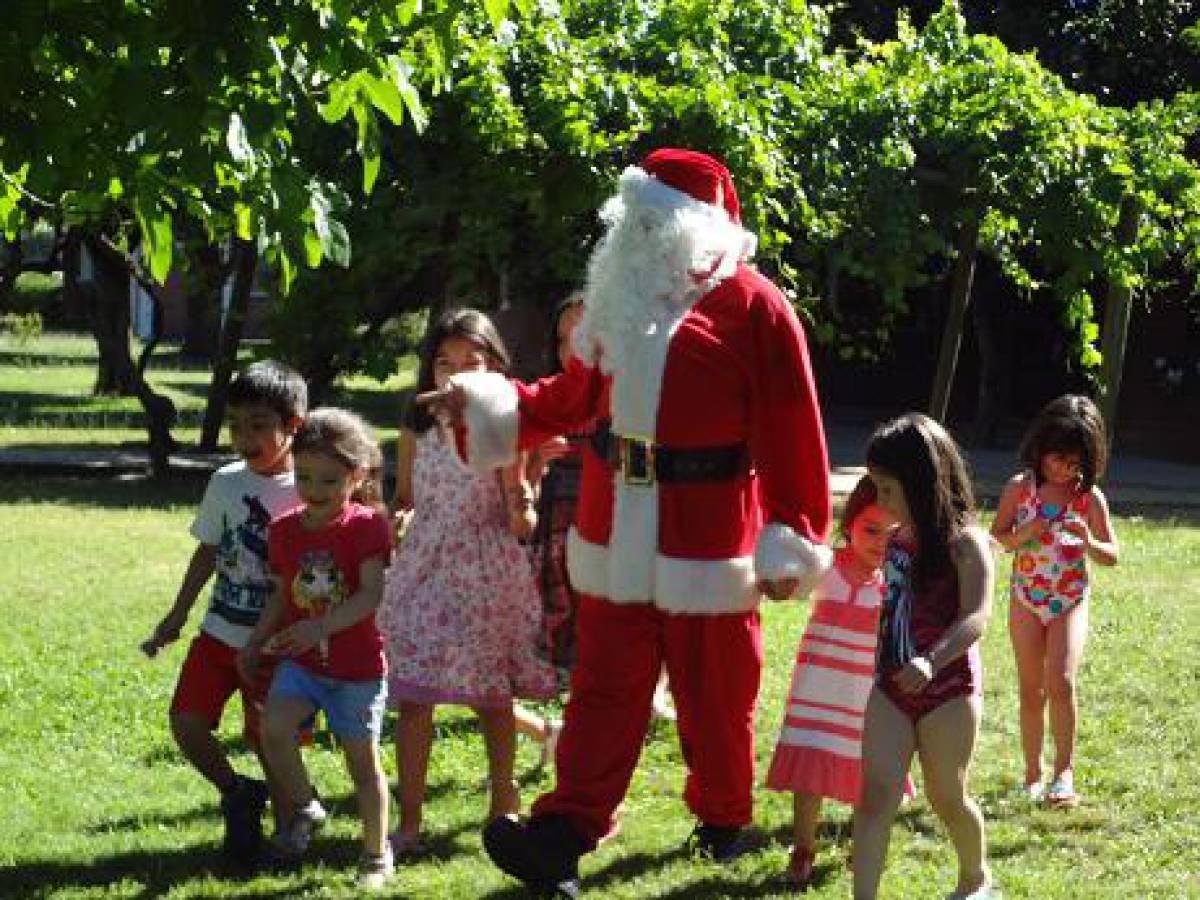 Desarrollo Estudiantil UBB y Extensión celebran Navidad en La Castilla