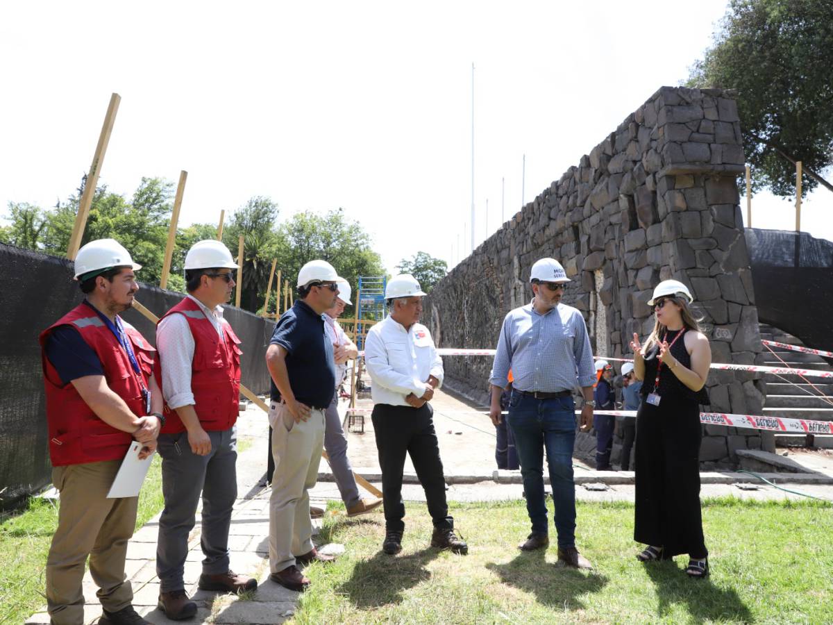 Conservación del mural de piedra de Chillán Viejo lleva un 30% de avance