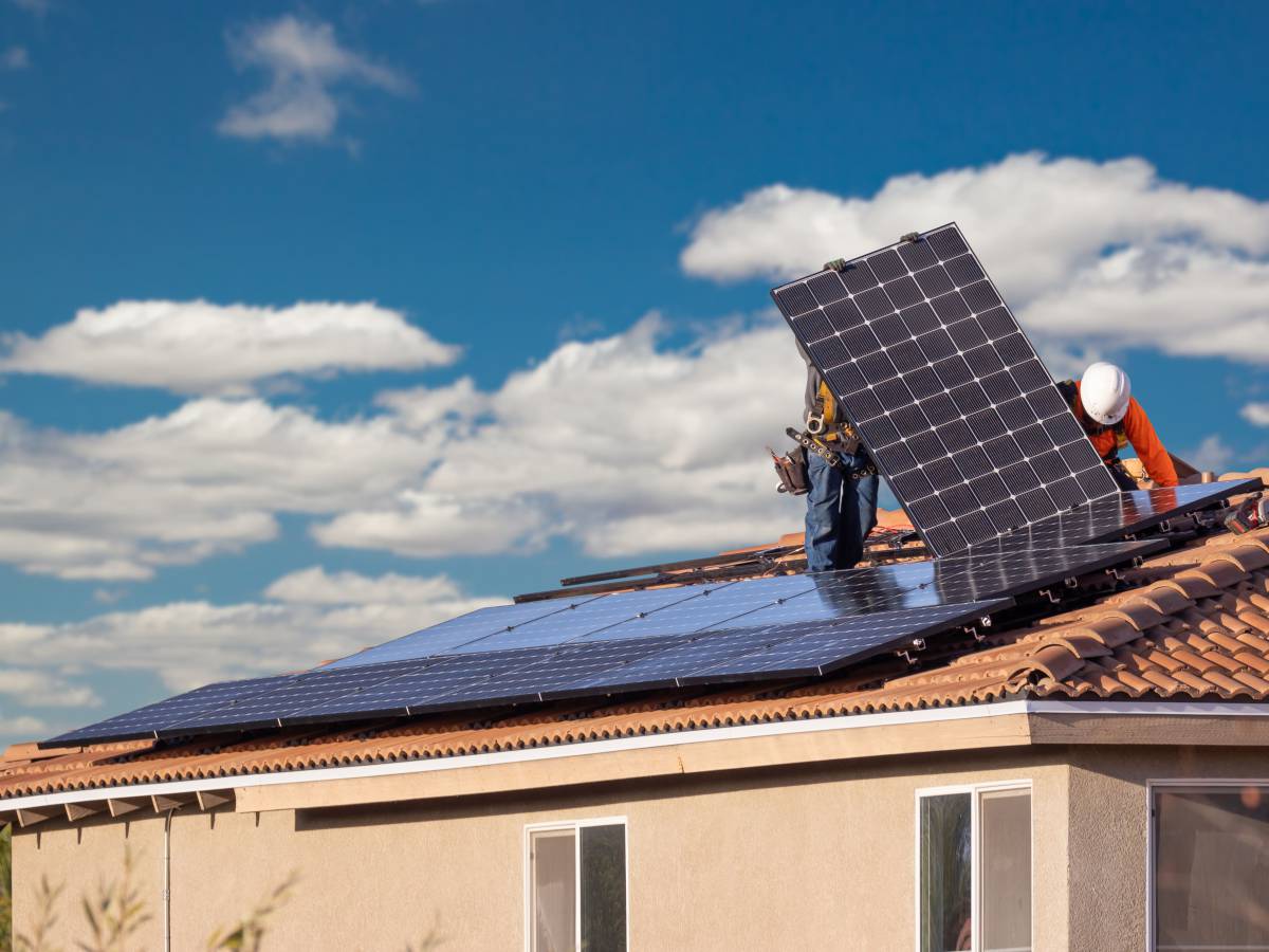 Alza en las cuentas de la luz impulsa demanda por paneles solares en casas de la RM