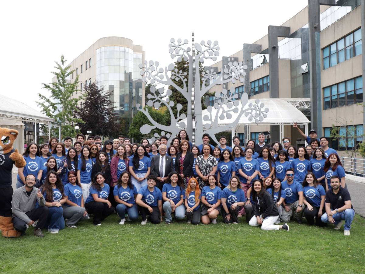 Solidaridad universitaria: 76 estudiantes renuevan escuelas en Los Álamos