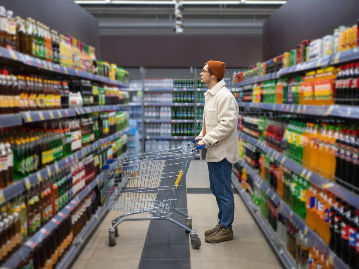 Expertos destacan que la dieta y el ejercicio son fundamentales para prevenir la alopecia en hombres, tras estudio sobre bebidas azucaradas.