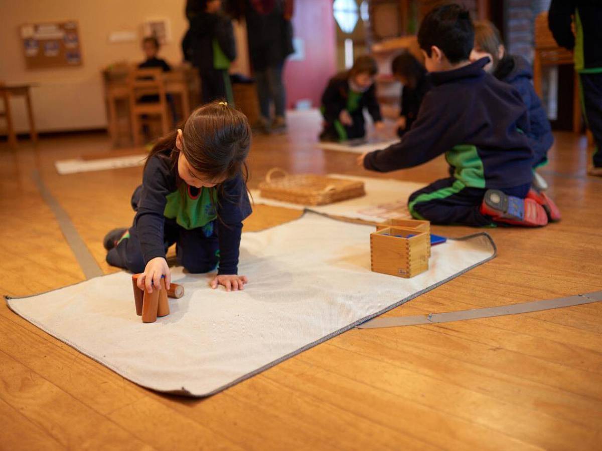 Cómo el Método Montessori prepara a los niños para un futuro laboral exitoso