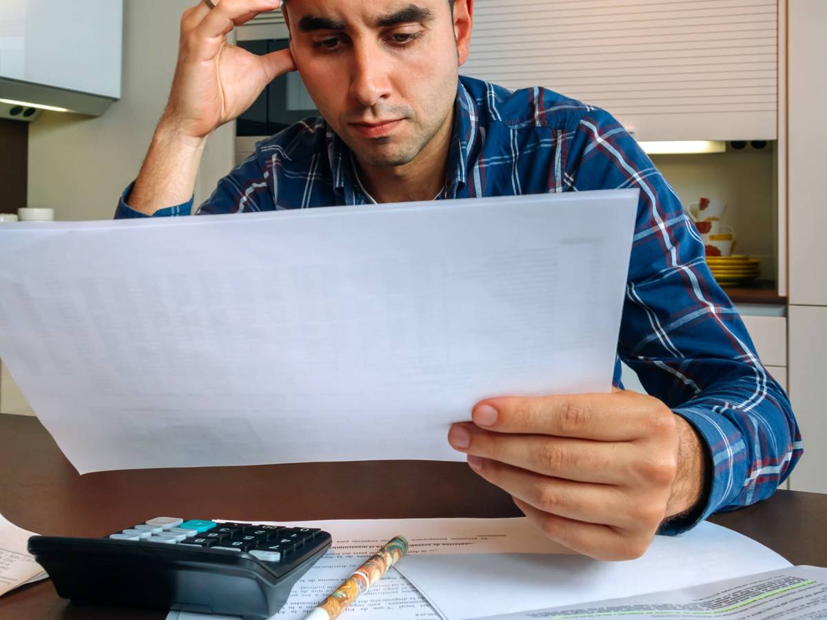 Los deudores más golpeados: adultos de 31 a 40 años y con sueldos de $1 millón lideran renegociaciones