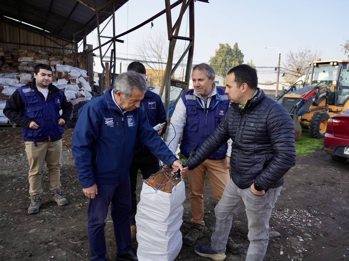Autoridades refuerzan fiscalización a leñerías en Chillán en el marco de la Gestión de Episodios Críticos 2025 