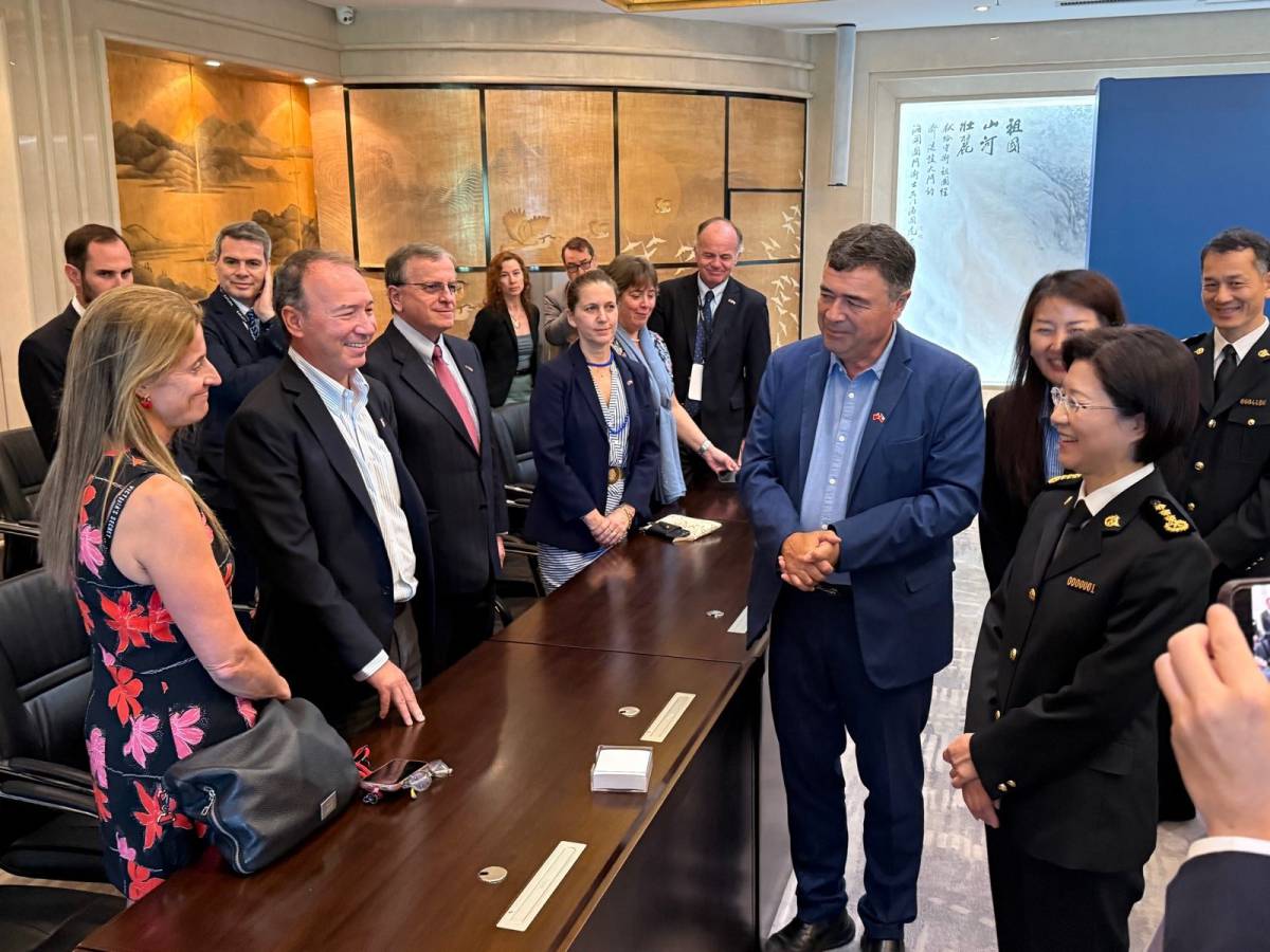 Ministro Valenzuela llamó a intensificar el intercambio académico y científico en visita a la Academia China de Ciencias Agrícolas